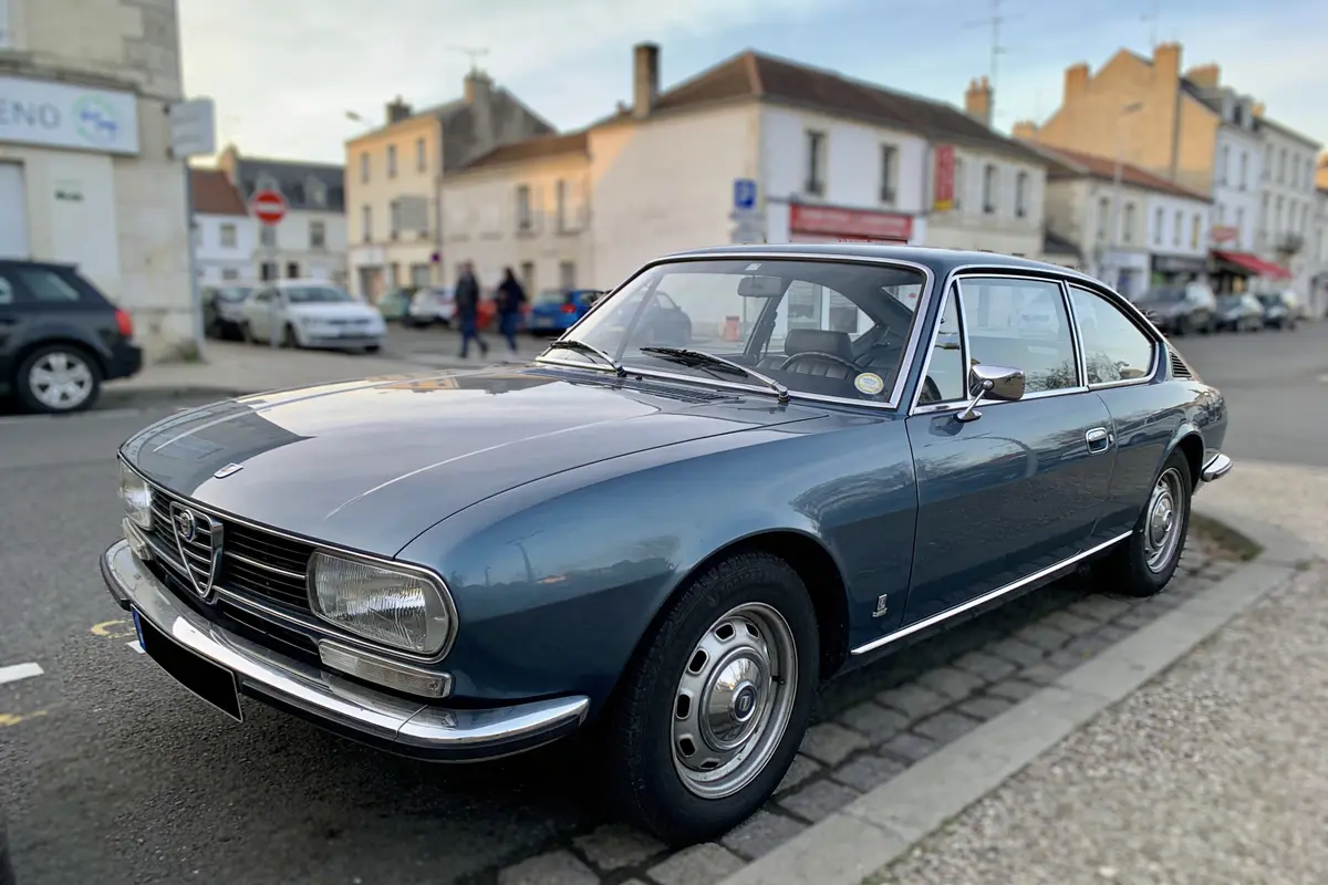 Peugeot 504 : Trouvez votre coupé V6 de 1975 à petit prix !