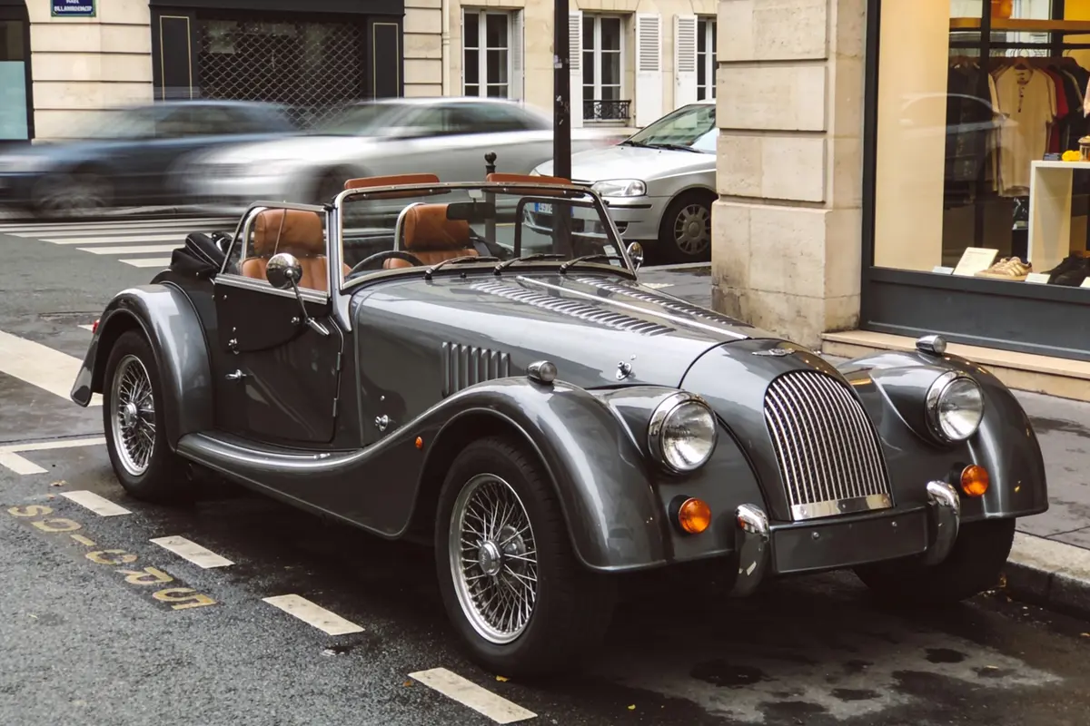 Découvrez les meilleures offres sur la Morgan Plus 8 V8 !