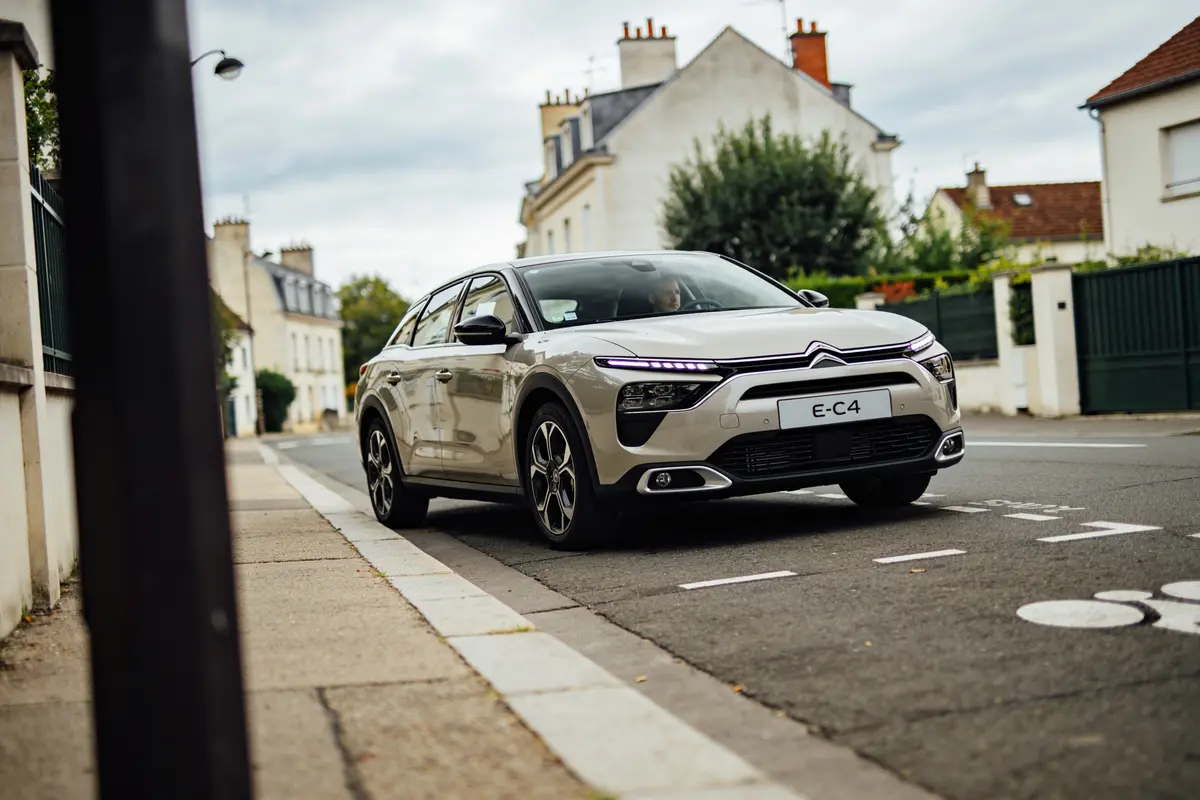 Citroën ë-C4 : Découvrez la berline électrique emblématique!
