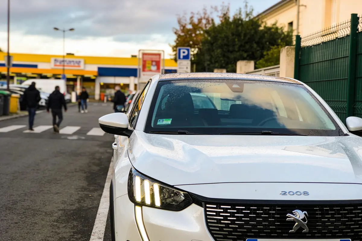 Peugeot e-2008 : Guide complet sur autonomie et recharge !